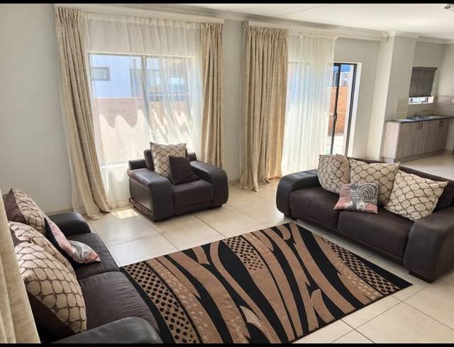 3 BEDROOM HOUSE FOR SALE IN THATCHFIELD